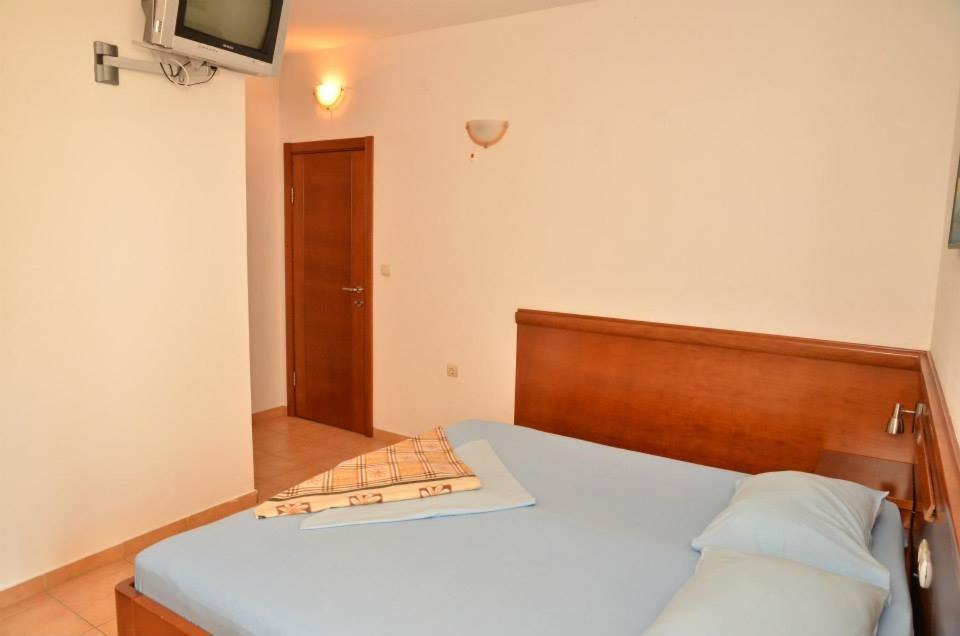 Отель Buzuku House Улцинь Экстерьер фото